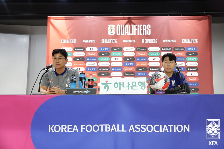 d132824_김도훈 감독.jpg